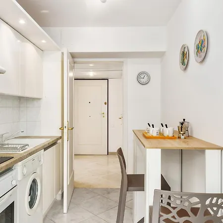 Apartman Splendide 2 Pieces Vue Jardin, Calme, Plein Centre Menton