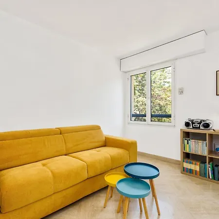 Splendide 2 Pieces Vue Jardin, Calme, Plein Centre Appartement