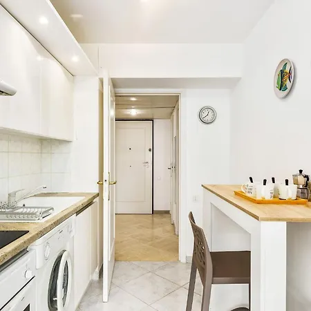 Apartman Splendide 2 Pieces Vue Jardin, Calme, Plein Centre *