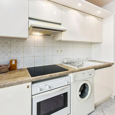 Splendide 2 Pieces Vue Jardin, Calme, Plein Centre 芒通