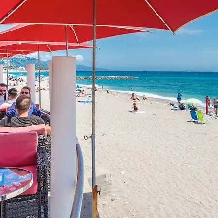 Apartman Splendide 2 Pieces Vue Jardin, Calme, Plein Centre *