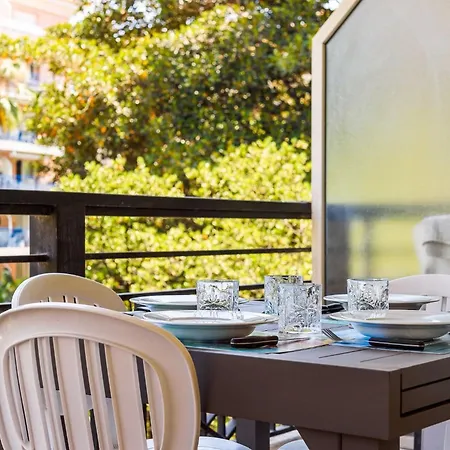 Splendide 2 Pieces Vue Jardin, Calme, Plein Centre