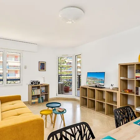 Splendide 2 Pieces Vue Jardin, Calme, Plein Centre Appartement *