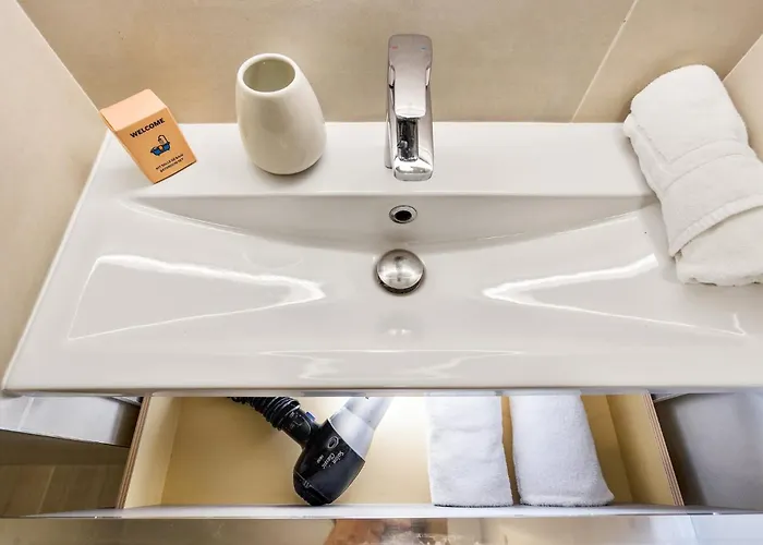 Apartman Splendide 2 Pieces Vue Jardin, Calme, Plein Centre Menton