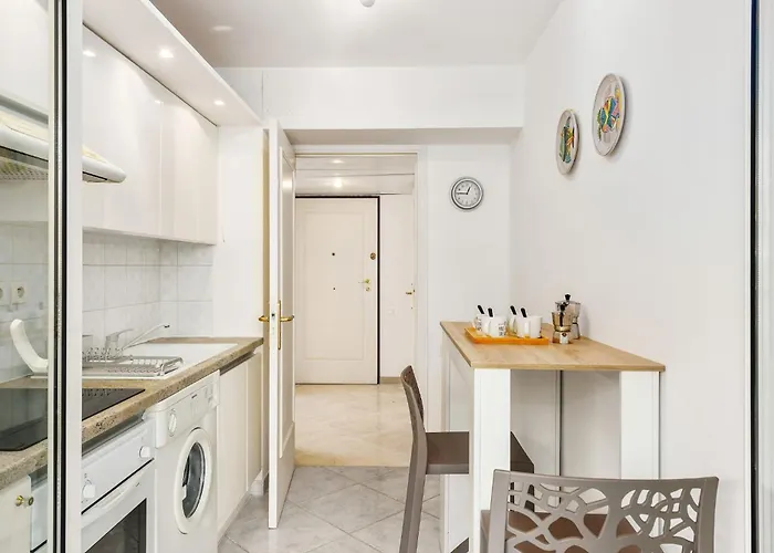 Διαμέρισμα Splendide 2 Pieces Vue Jardin, Calme, Plein Centre Μεντόν