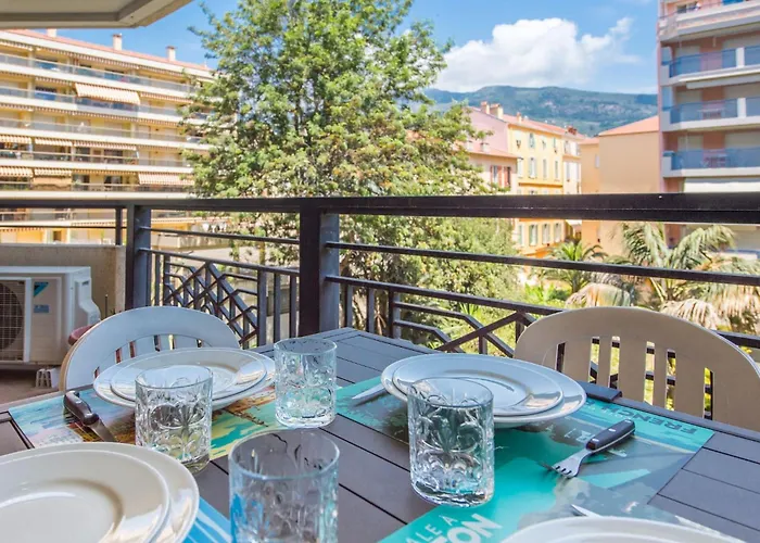 Διαμέρισμα Splendide 2 Pieces Vue Jardin, Calme, Plein Centre *