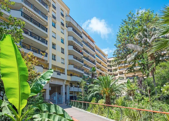 Splendide 2 Pieces Vue Jardin, Calme, Plein Centre