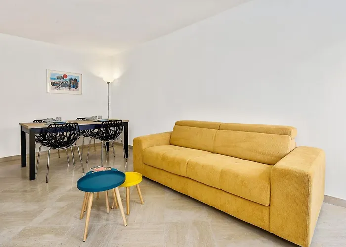 Διαμέρισμα Splendide 2 Pieces Vue Jardin, Calme, Plein Centre *