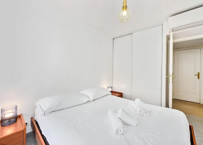 Splendide 2 Pieces Vue Jardin, Calme, Plein Centre Διαμέρισμα