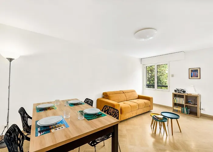 Splendide 2 Pieces Vue Jardin, Calme, Plein Centre Apartment *