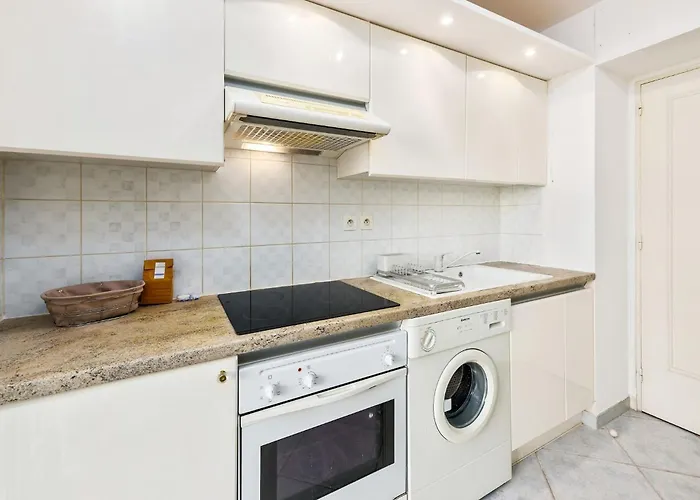 Splendide 2 Pieces Vue Jardin, Calme, Plein Centre Μεντόν