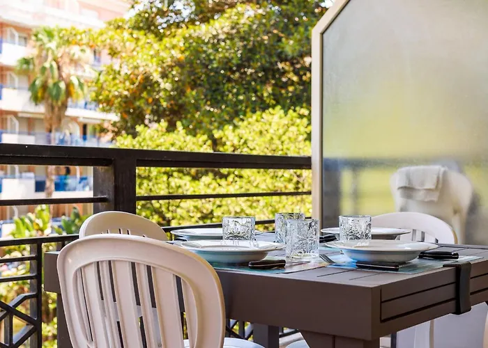 Splendide 2 Pieces Vue Jardin, Calme, Plein Centre