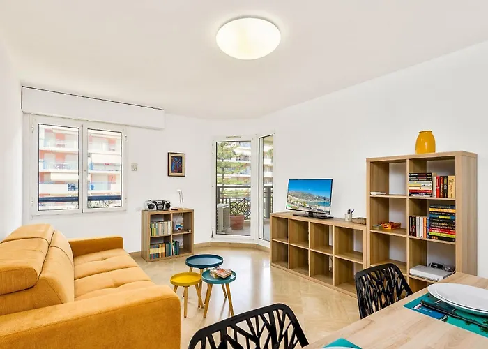 Apartman Splendide 2 Pieces Vue Jardin, Calme, Plein Centre